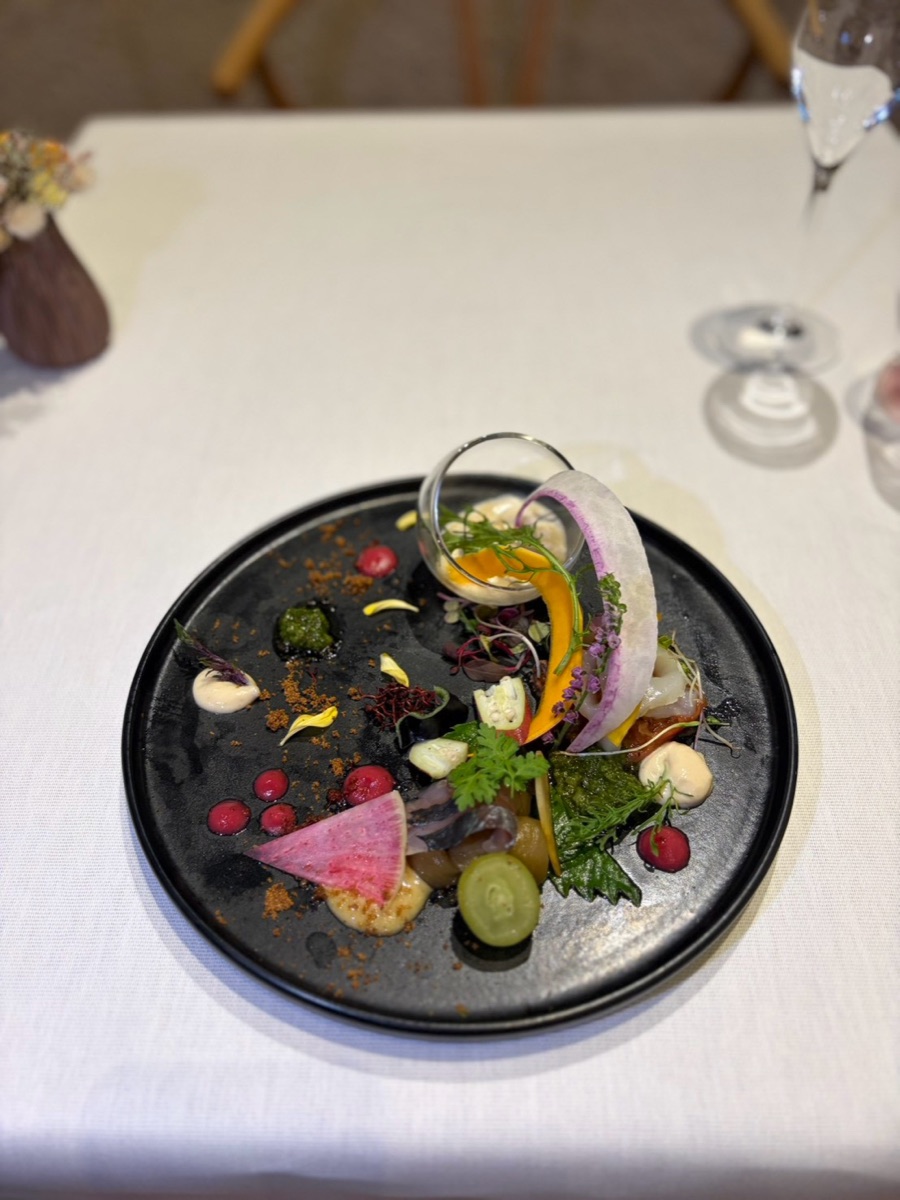 鎌倉野菜を盛り込んだ前菜の一皿